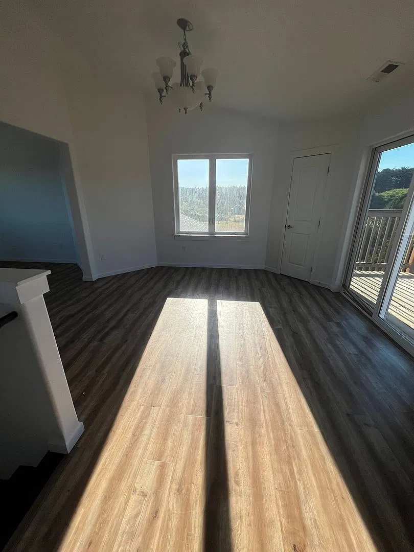 Beautiful 3 bedroom, 2 1/2 bath House with Ocean View! — Photo 4