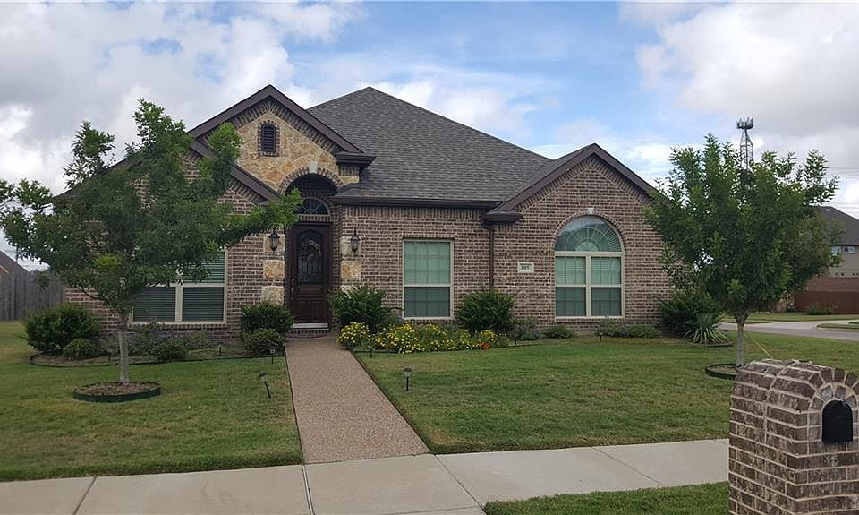 1st image of 805 Regal Bluff Ln