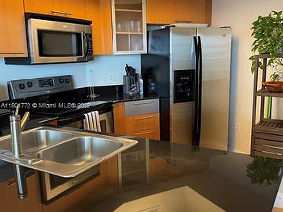 5th image of 1750 N Bayshore Dr APT 2802