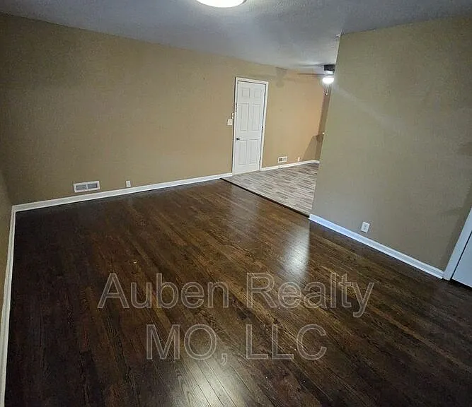 7400 E 109th St — Photo 2