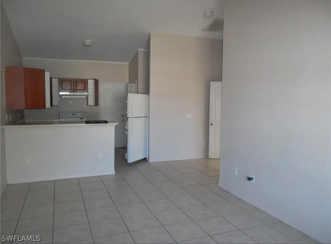3 bed, 1078 sqft, $1,750 — Photo 2