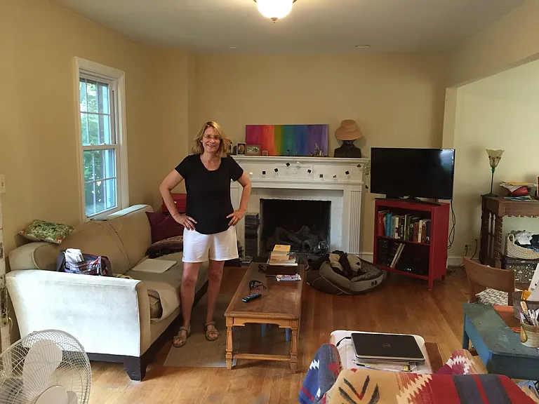 Living room with nice Landlord
