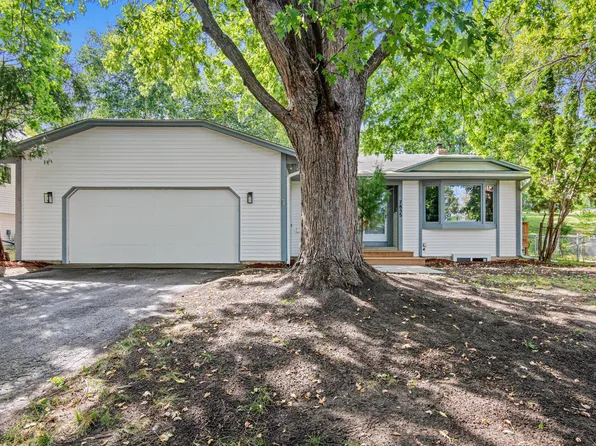7855 Polaris Ln N, Maple Grove, MN 55311