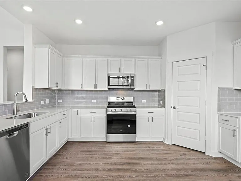 7911 Linda Michelle Ln — Photo 5
