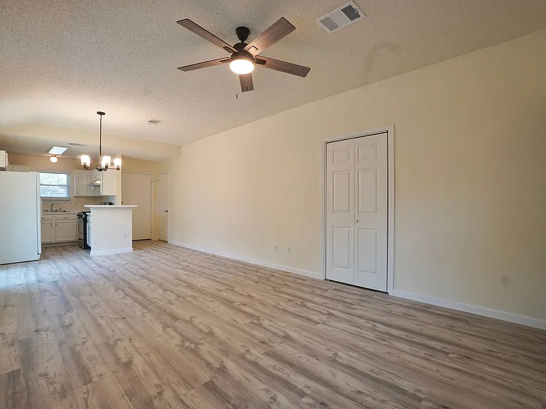 13102 Staton Dr — Photo 4