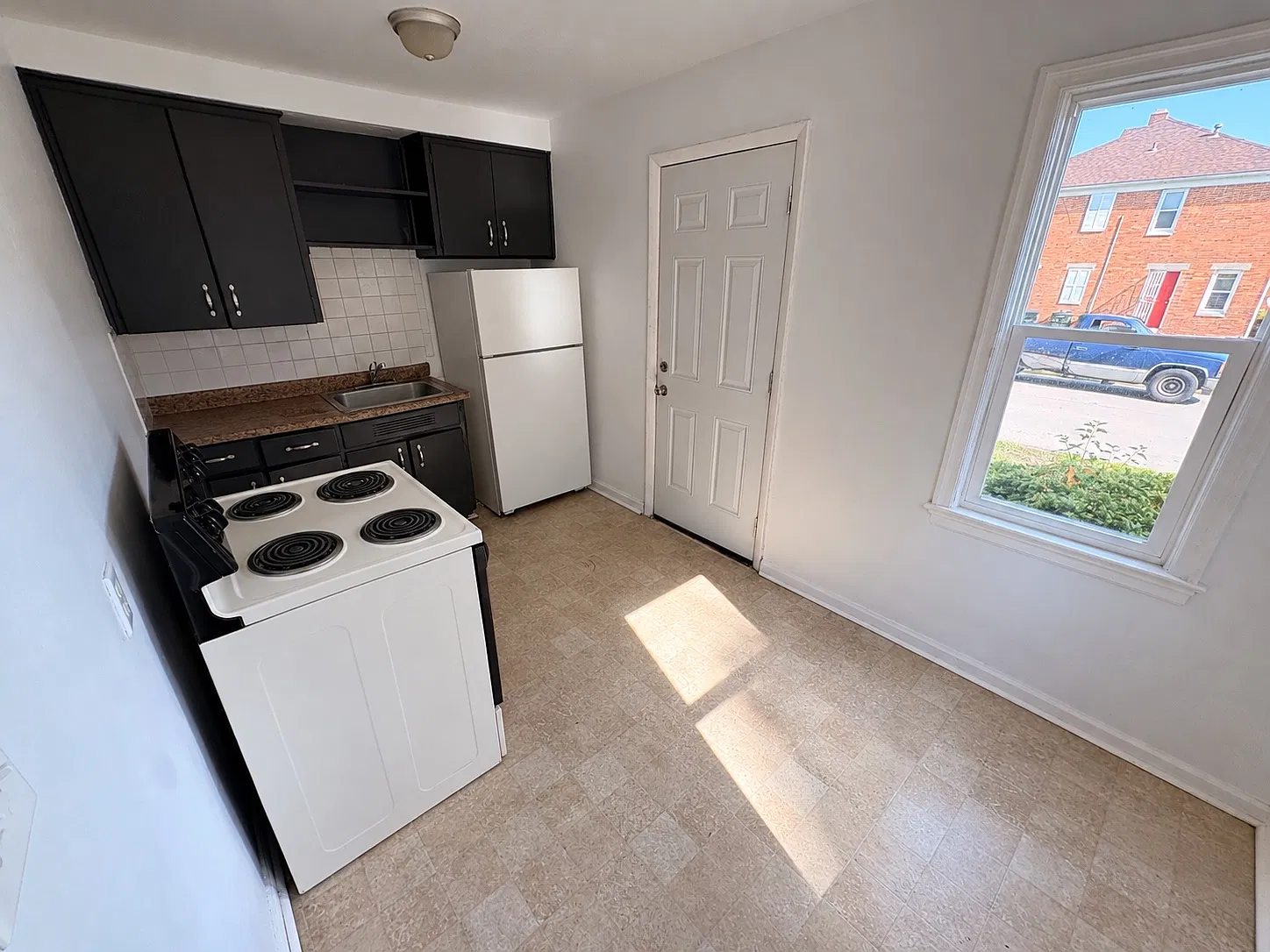 2 bed, $1,100 — Photo 3