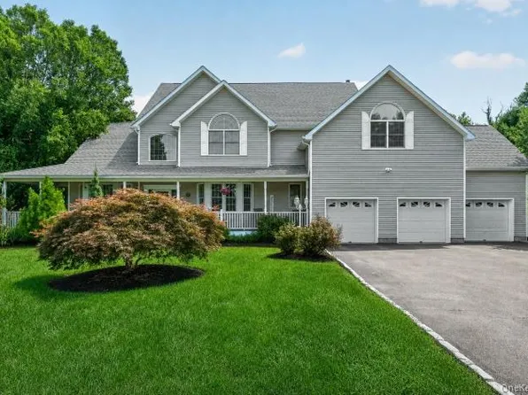 8 Angela Court, Hopewell Junction, NY 12533