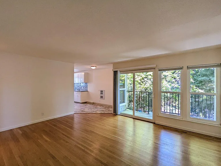 Vanguard Apartments — Photo 8