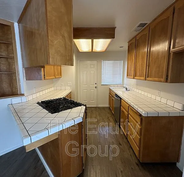 983 N Lynora St — Photo 5