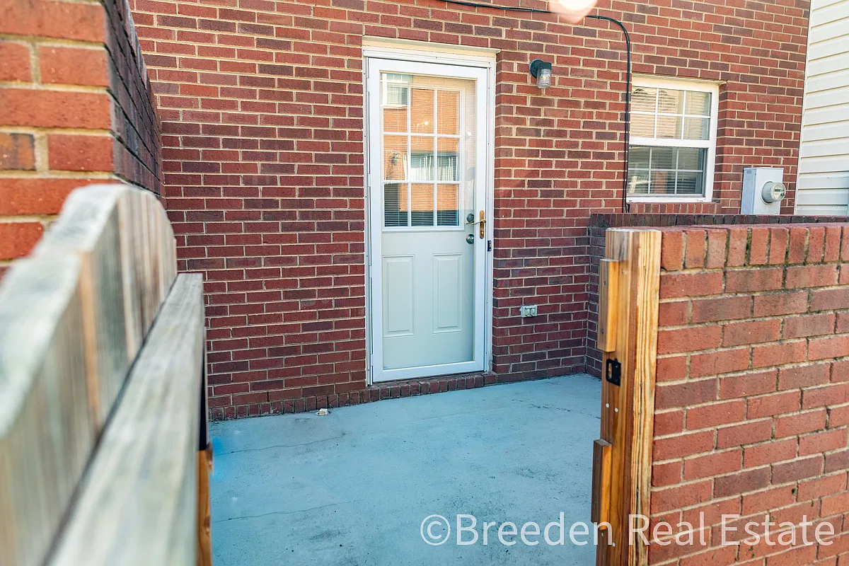 102 Brandywine Dr NE — Photo 2