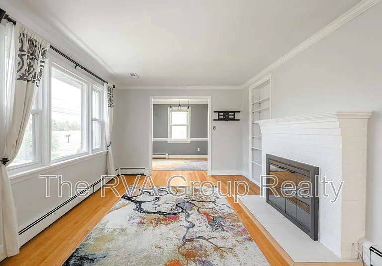 2201 Lydell Dr — Photo 7