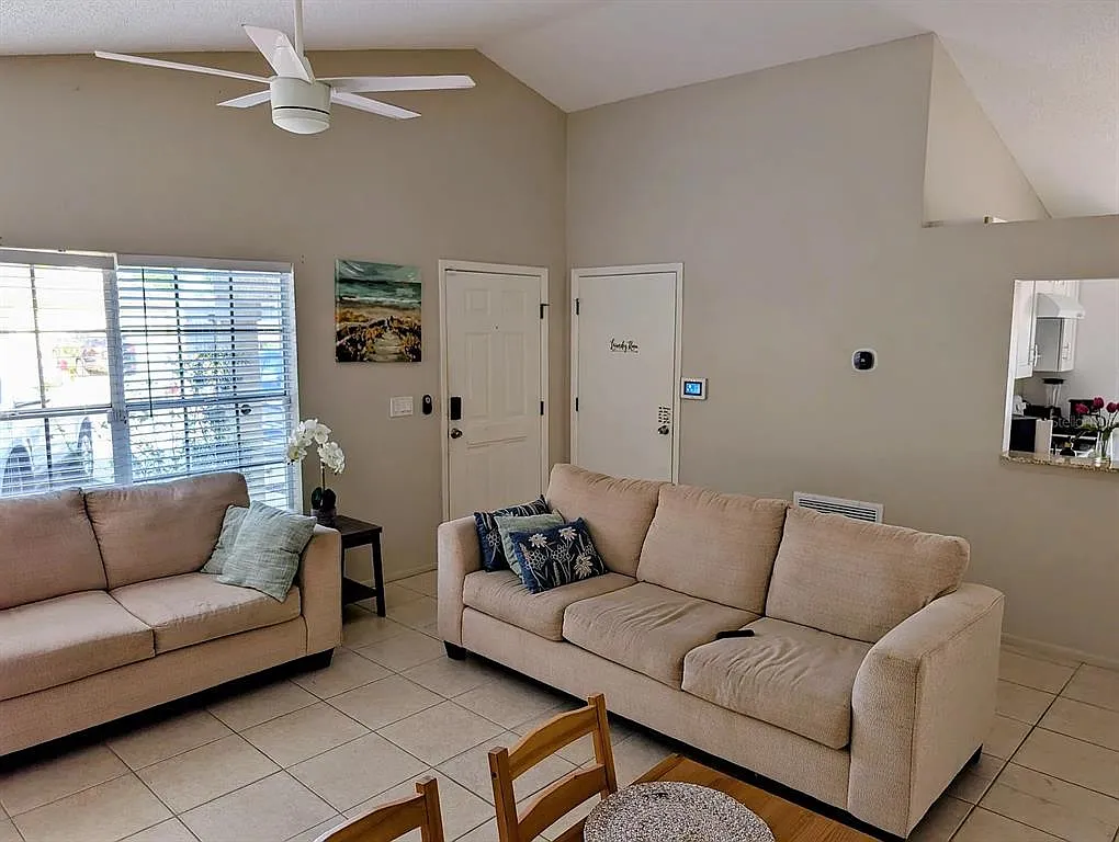 4 bed, 2.0 bath, 1182 sqft, $2,600 — Photo 2