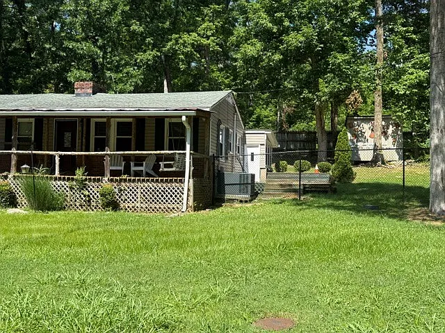 3 bed, 1705 sqft, $2,200 — Photo 2