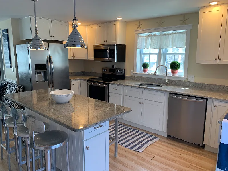 3 bed, $2,200 — Photo 2