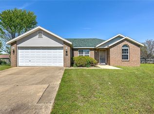 902 SW Hopi Cir, Bentonville, AR 72712