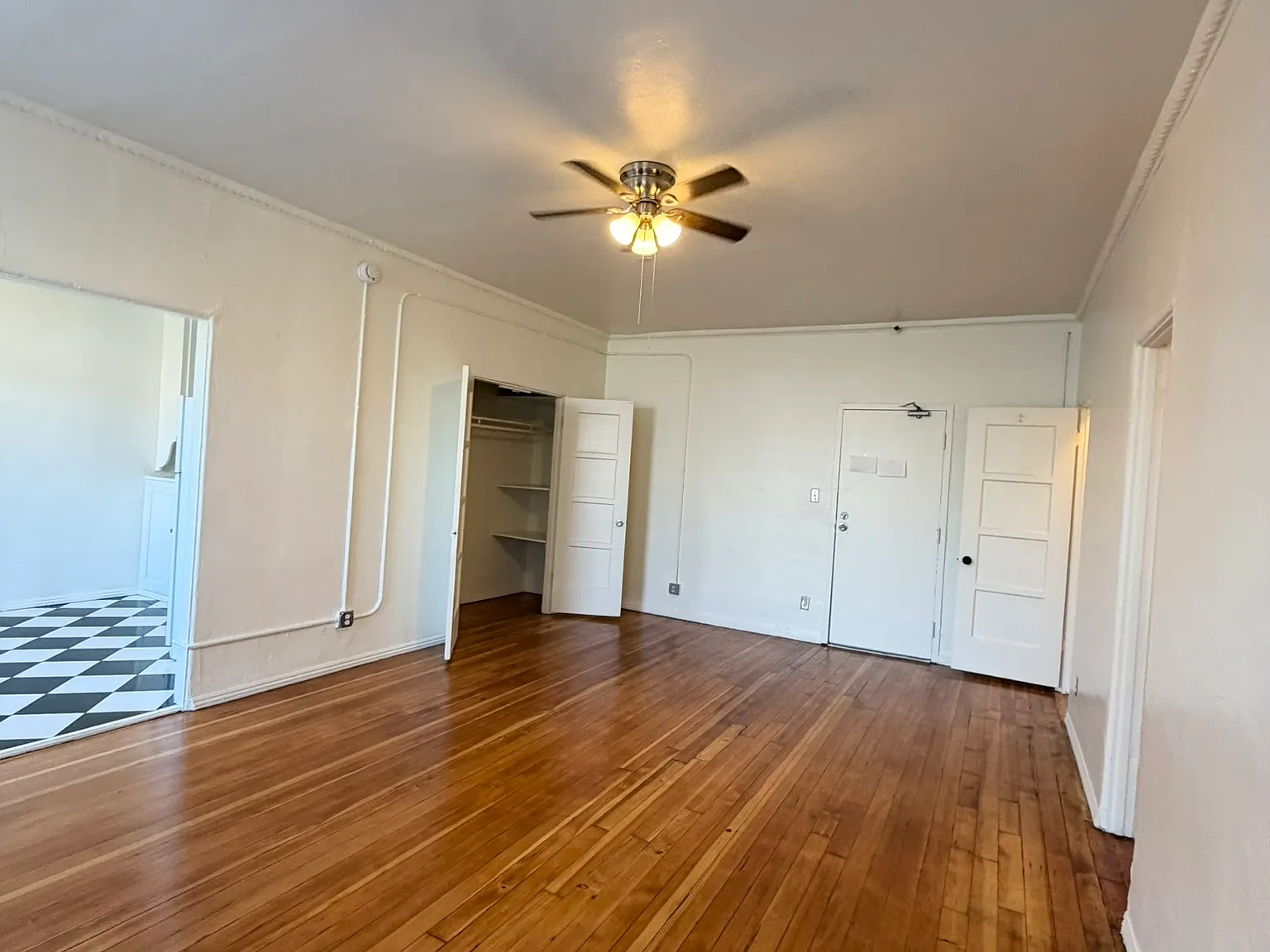 Studio, 500 sqft, $1,495 — Photo 3