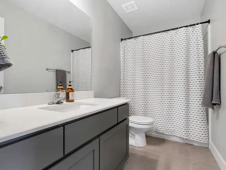 148 N 200 E — Photo 13