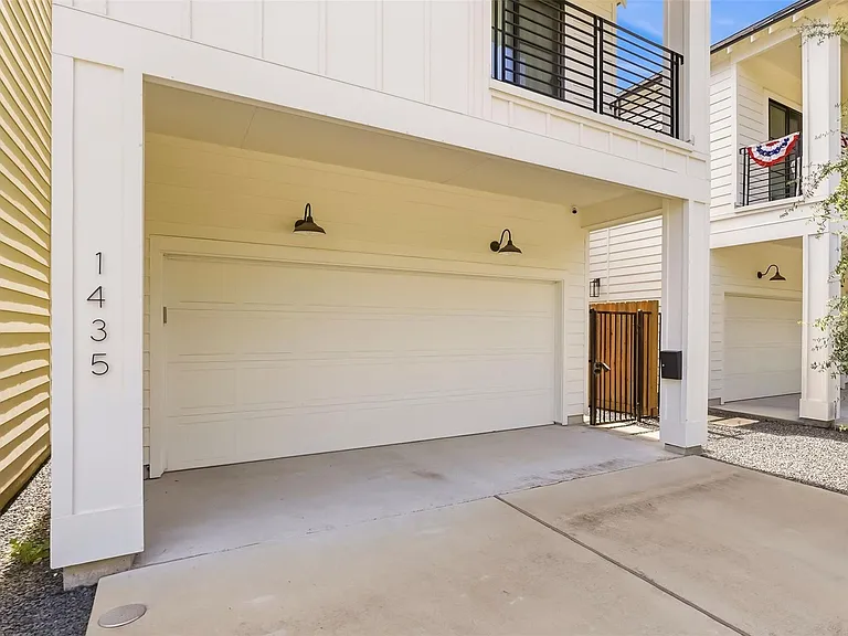 1435 Lawrence St — Photo 2