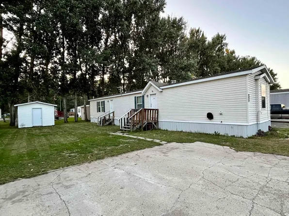 1325 27th St SE #1016, Minot, ND 58701