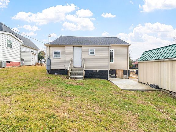 3rd image of 1131 Hiawassee Ave