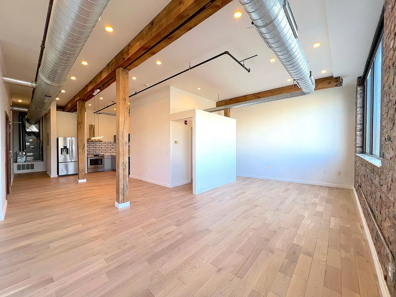 1 bed, 1100 sqft, $2,000 — Photo 2