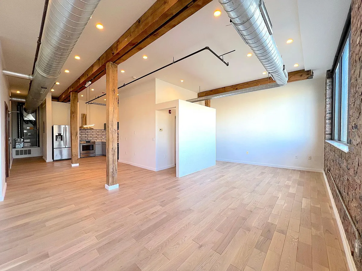 Building Photo - 1410 Gratiot Ave #202