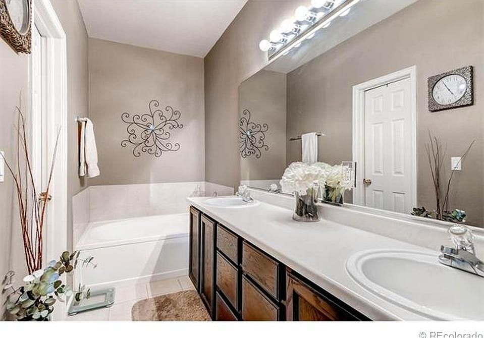 5 pieces Master Bathroom
