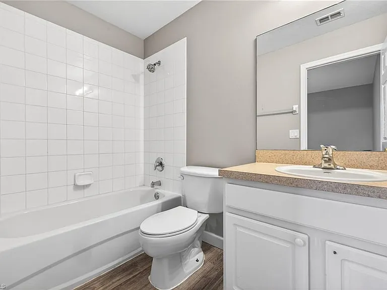 8289 Pacific Beach Dr — Photo 16