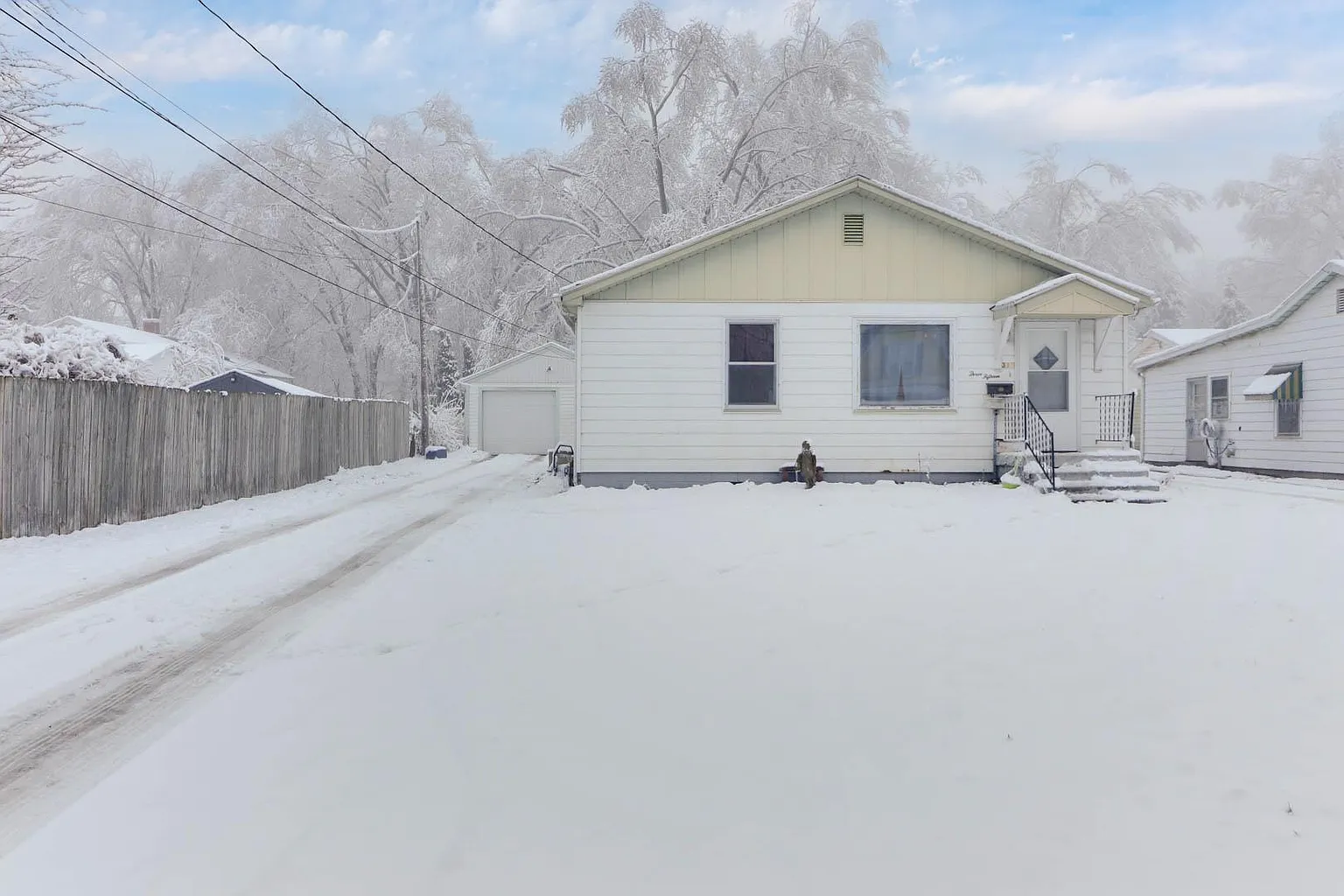 315 E Stewart St photo 1