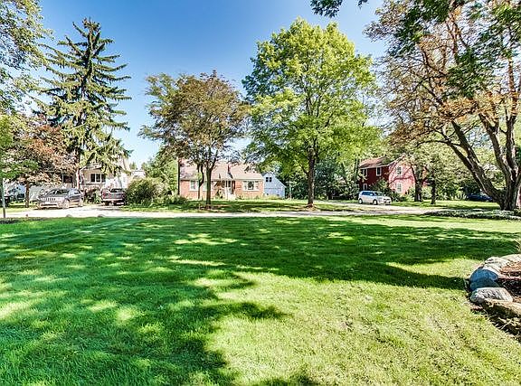 4th image of 2635 Park Ln