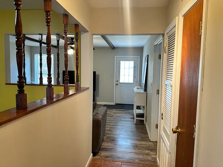 111 Fornum Dr — Photo 2