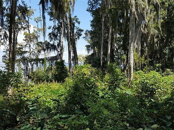 4th image of 208 Commercial Ave E