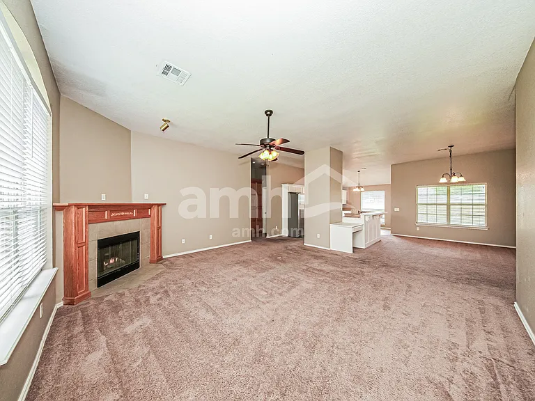 316 SW 40th St — Photo 8