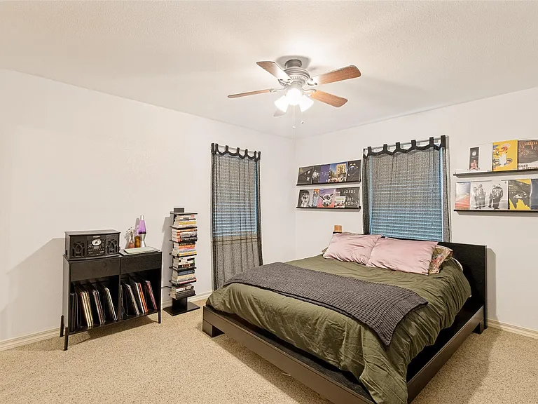 1020 Young Trl — Photo 6