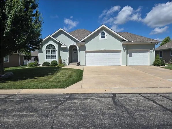 22604 Vincent St, Peculiar, MO 64078