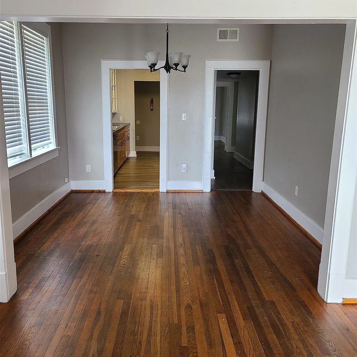 3 bed, 1.5 bath, 1300 sqft, $1,825 — Photo 2