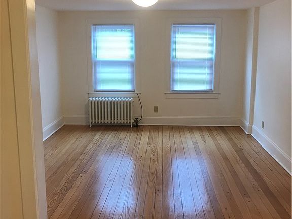 5th image of 44 Westmoreland St