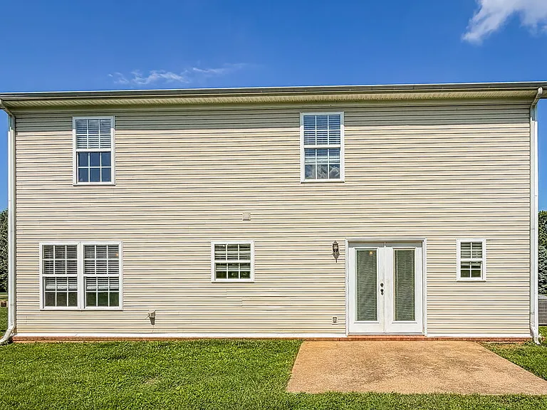 1910 Lawndale Dr — Photo 17