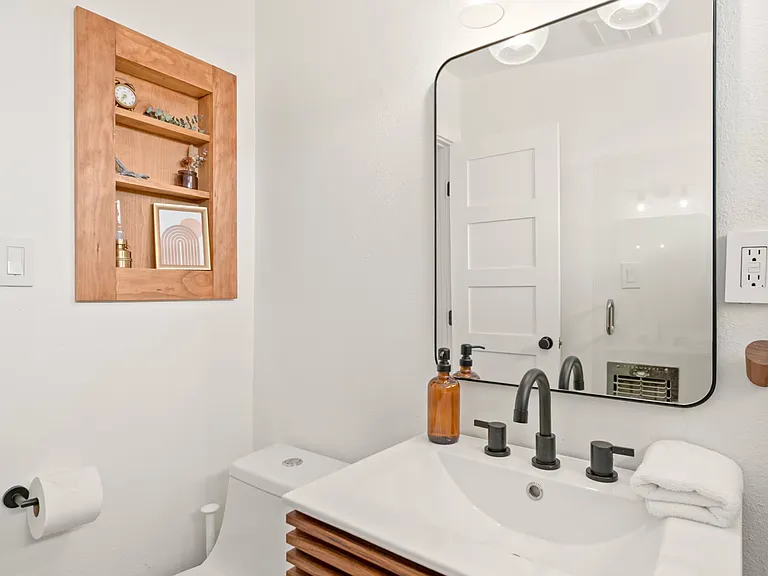 6651 Mount Shasta Ave — Photo 9