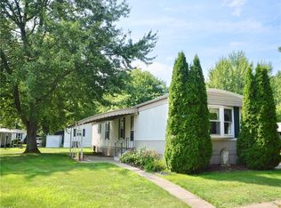8 Overland Dr #8, Olmsted Falls, OH 44138
