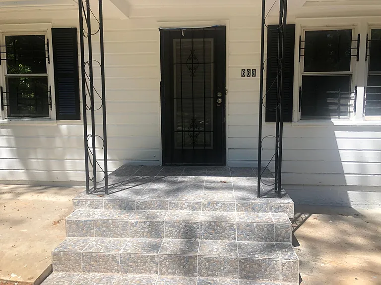 668 Charlotte Pl NW #A — Photo 12