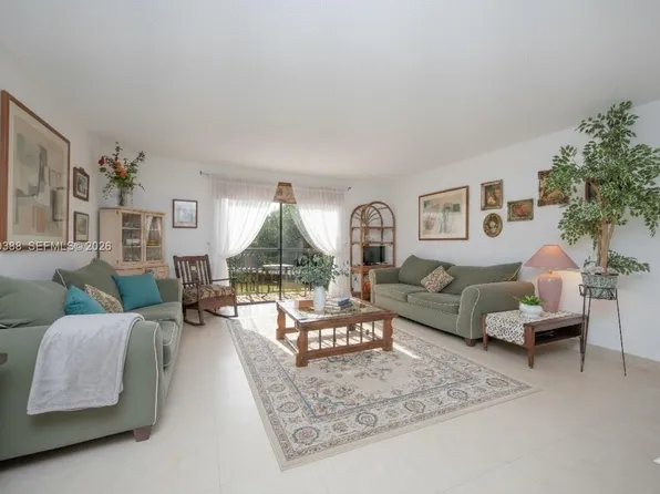 7965 SW 86th St APT 126, Miami, FL 33143