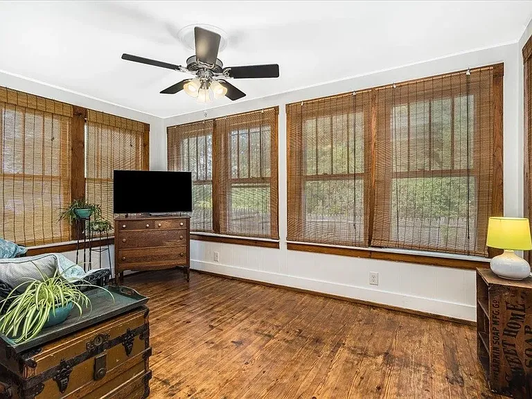 58 Violet St — Photo 14