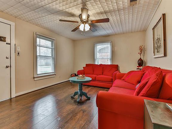 4th image of 415 S Avenue E