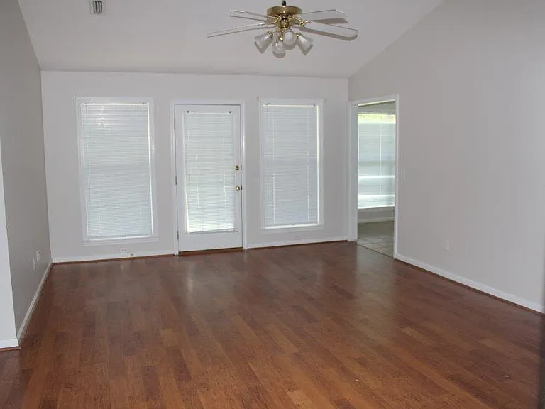 1012 Baywood Rd — Photo 3