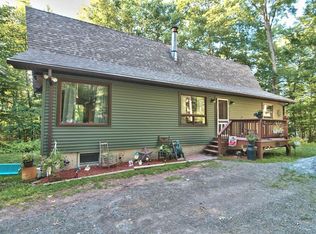 365 Welcome Lake Rd, Beach Lake, PA 18405