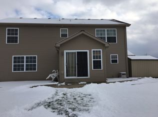 717 Oakwood St, Minooka, IL 60447
