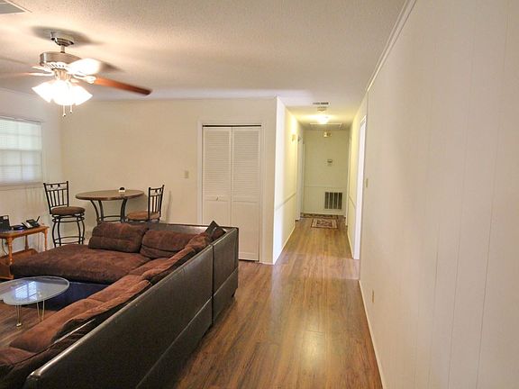 3rd image of 210 Hawthorne Rd