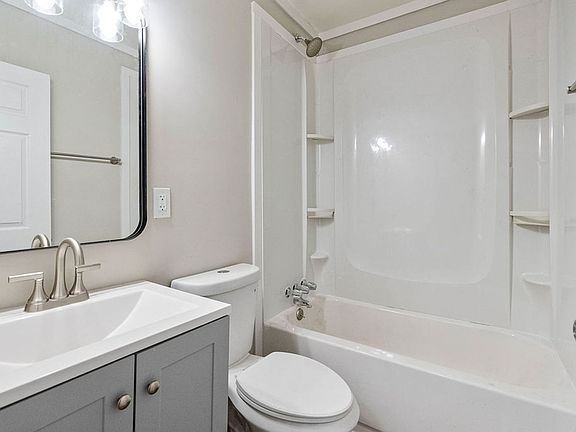 3rd image of 207 Windsor Dr