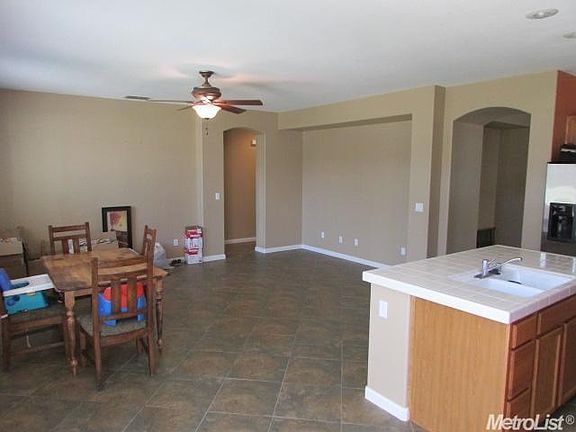 4th image of 210 Waters Edge Dr